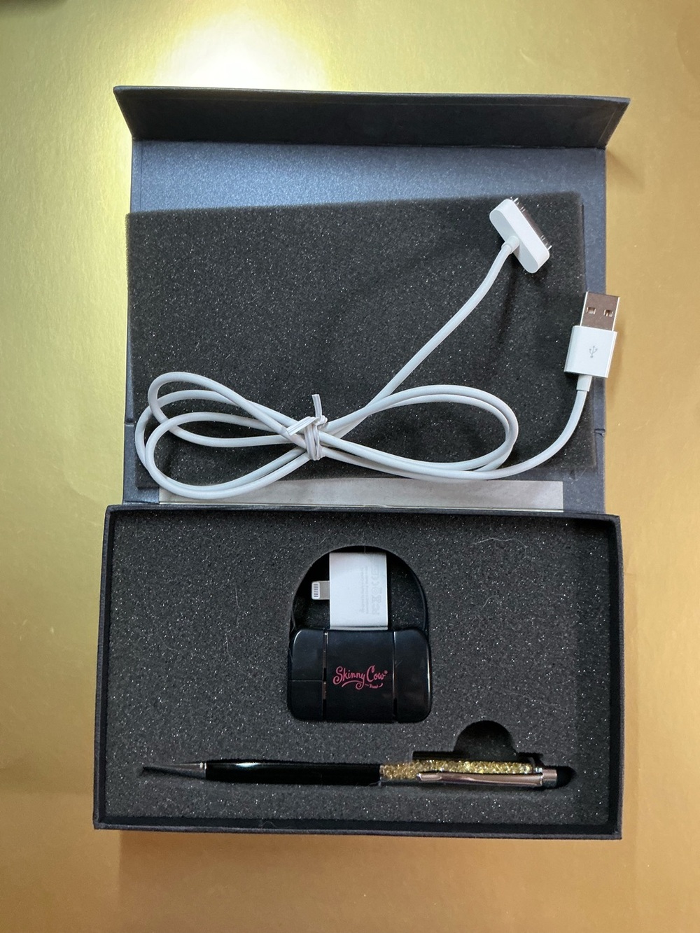 Skinny Cow Stylus and Charging Set plus Apple Adapter and Connector